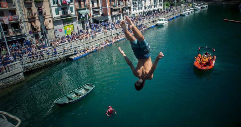 Consulta las fiestas de Bizkaia del mes de julio Foto-por-Bilbao-Bizkaia-turismo-Bizkaia